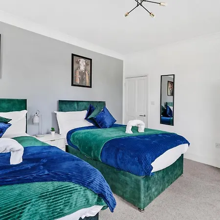 The Emerald Gem - Overlooking The Park * 布里斯托