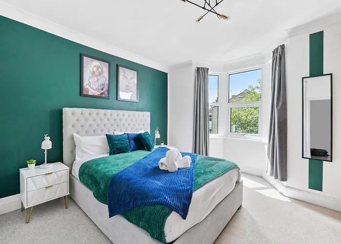 The Emerald Gem - Overlooking The Park Apartman Bristol