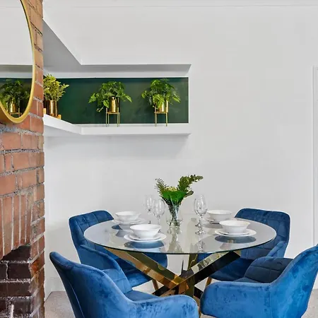 The Emerald Gem - Overlooking The Park Bristol