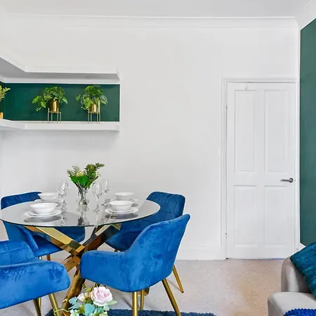 The Emerald Gem - Overlooking The Park